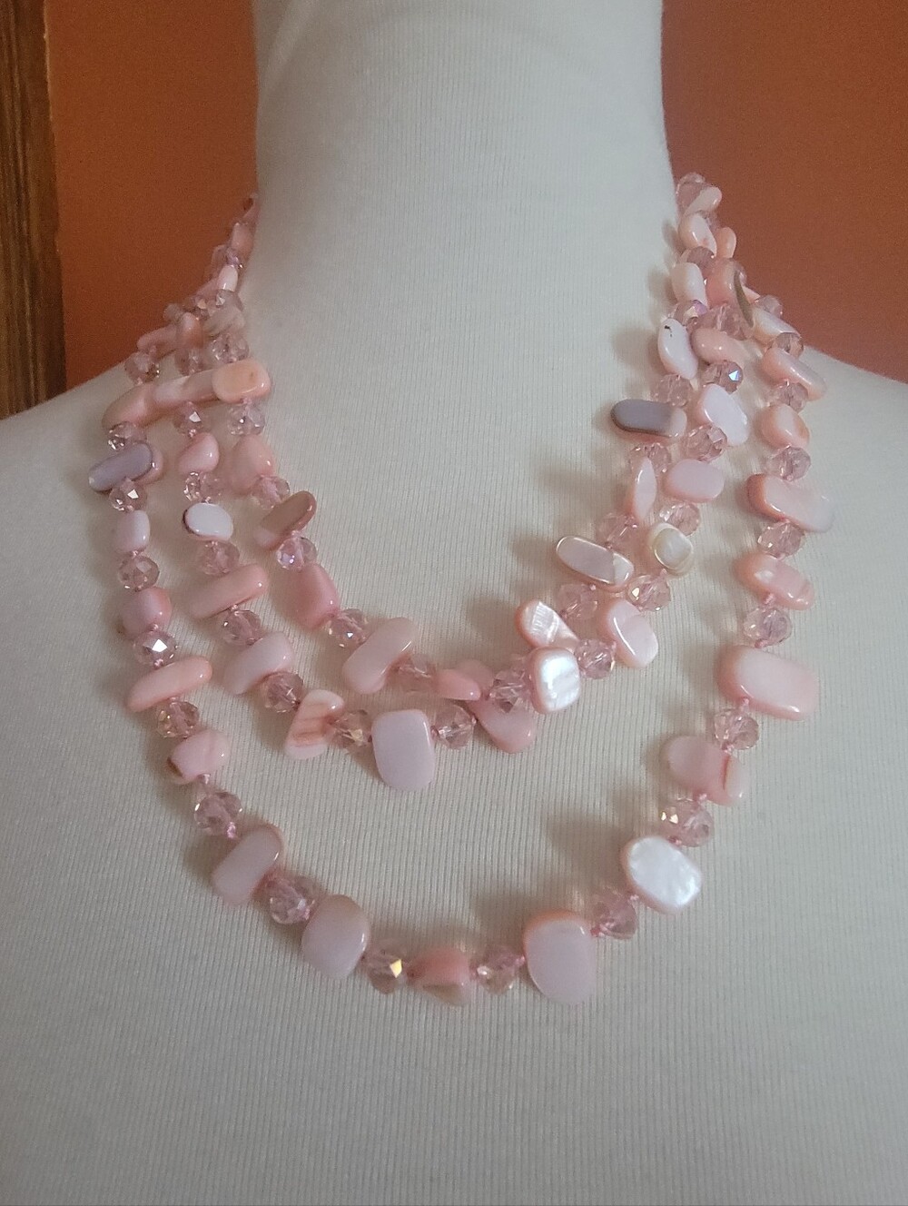 Vintage treading Women’s Pink Multi-Strand seashell Beaded Necklace.